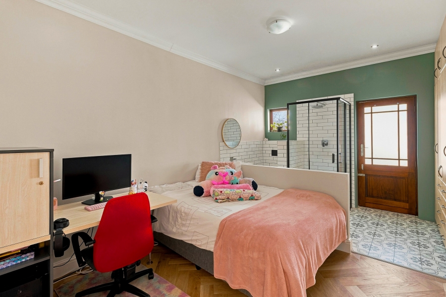 5 Bedroom Property for Sale in Croydon Vineyard Estate Western Cape